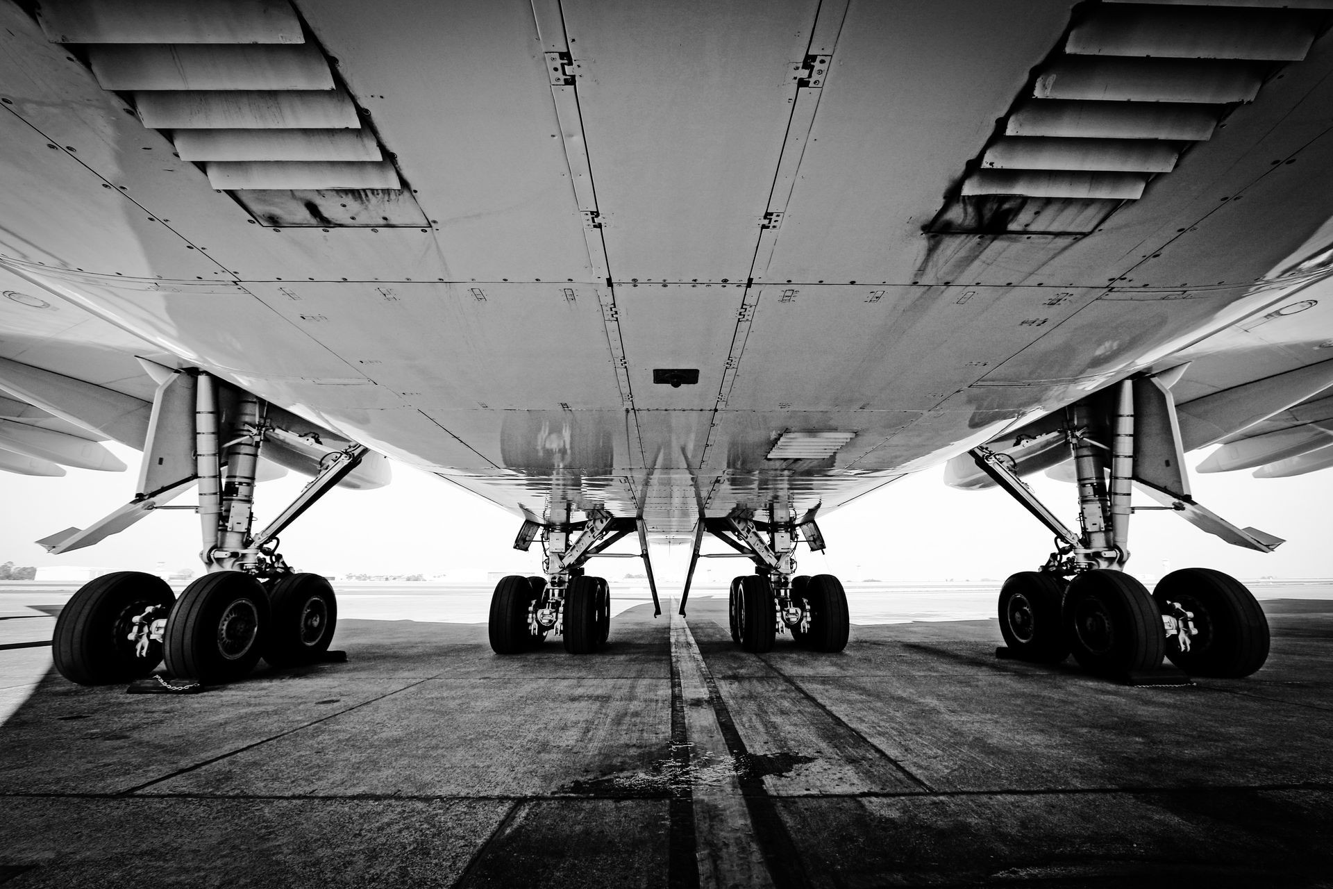Underneath a Jumbo Jet: Airconditioning Packs & Main Landing Gear